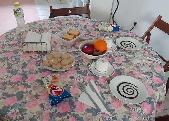 Joan\'S Airport Apartment